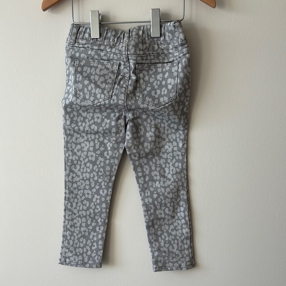 GAP Gray Leopard Print Jeans with Elastic Waistband - Picture 2 of 3